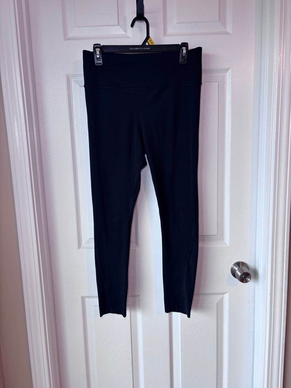 Athleta Black High Rise Leggings Women’s Medium M Back Zip Pocket Yoga